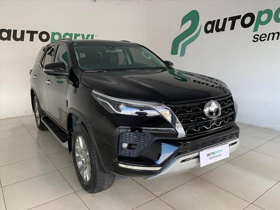TOYOTA HILUX SW4 2.8 D-4D TURBO DIESEL SRX 7L 4X4 AUTOMÁTICO TOYOTA HILUX SW4 2.8 D-4D TURBO DIESEL SRX 7L 4X4 AUTOMÁTICO